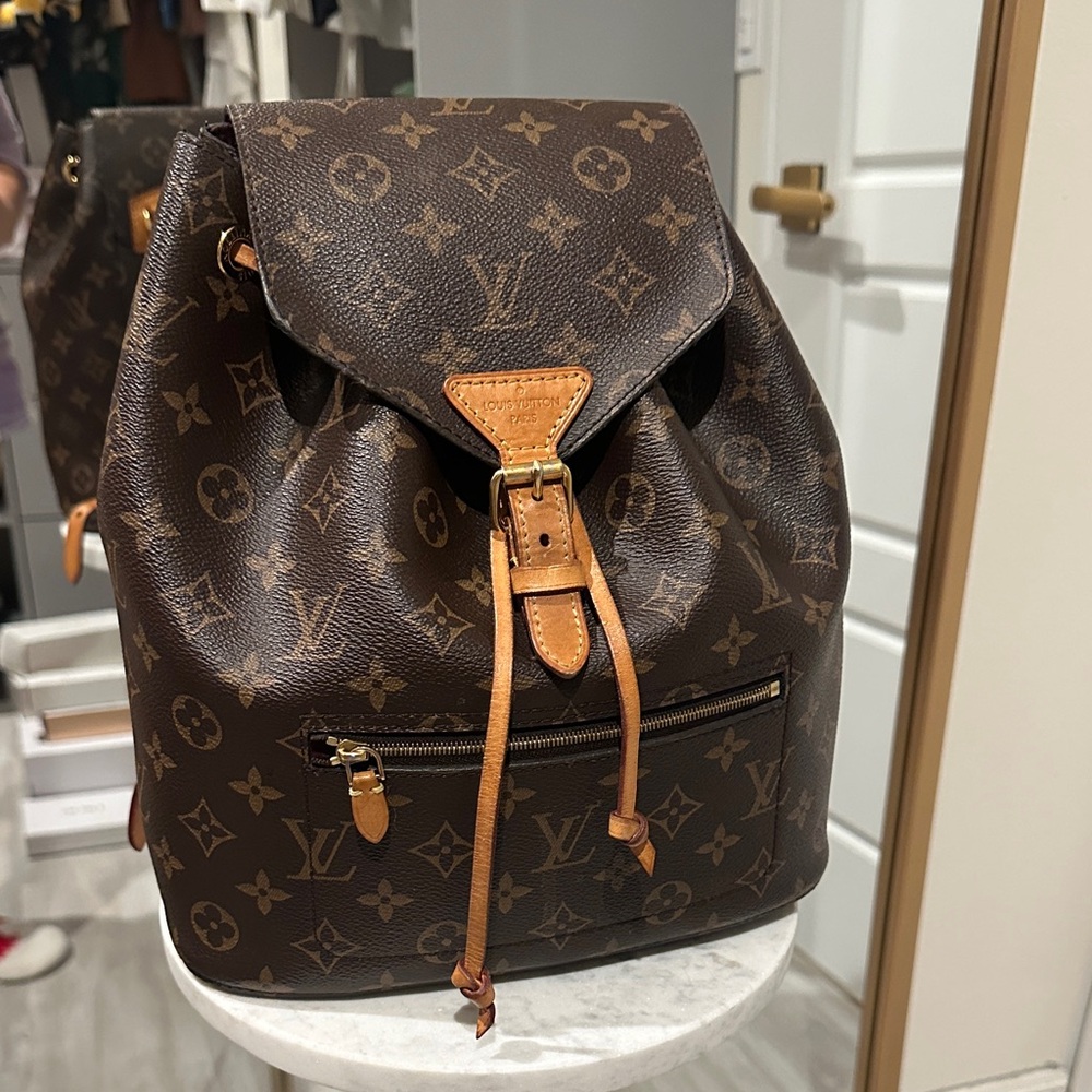 Louis Vuitton
Montsouris Backpack Monogram Canvas